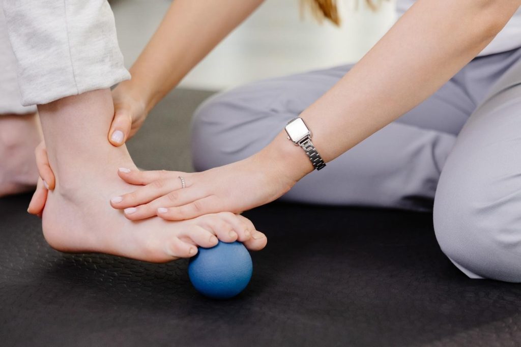 non-surgical and surgical treatment for Achilles tendinitis and rupture in Singapore.